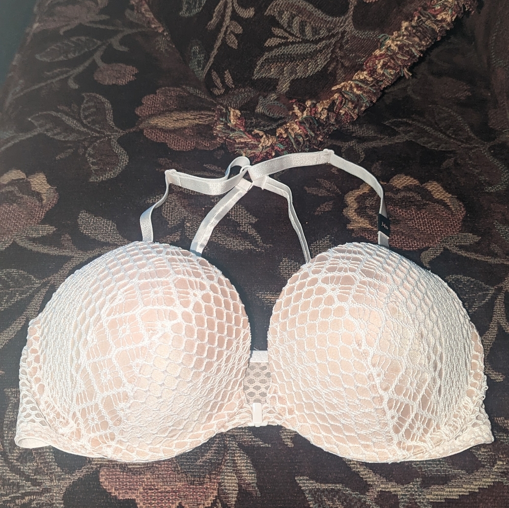 34D Victoria secret bra